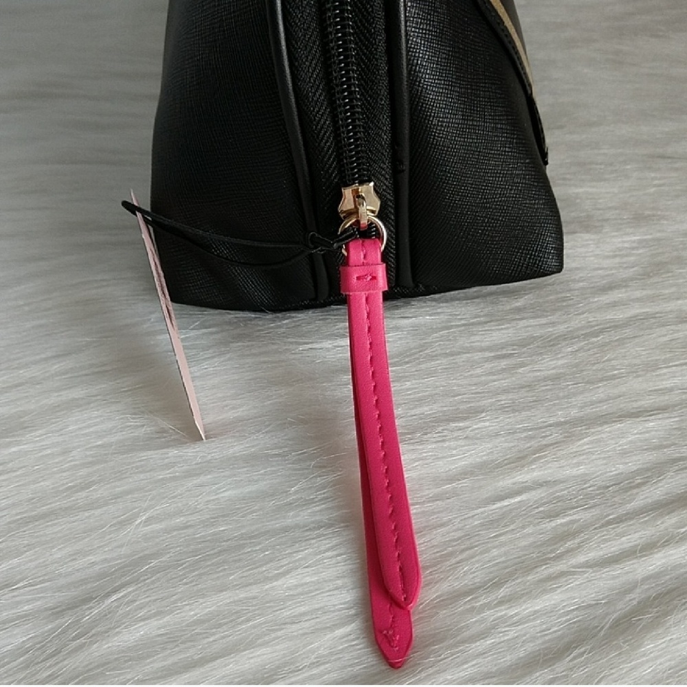 BEAUTIFUL VICTORIA'S SECRET COSMETIC BAG (1 Available) - Picture 7 of 8